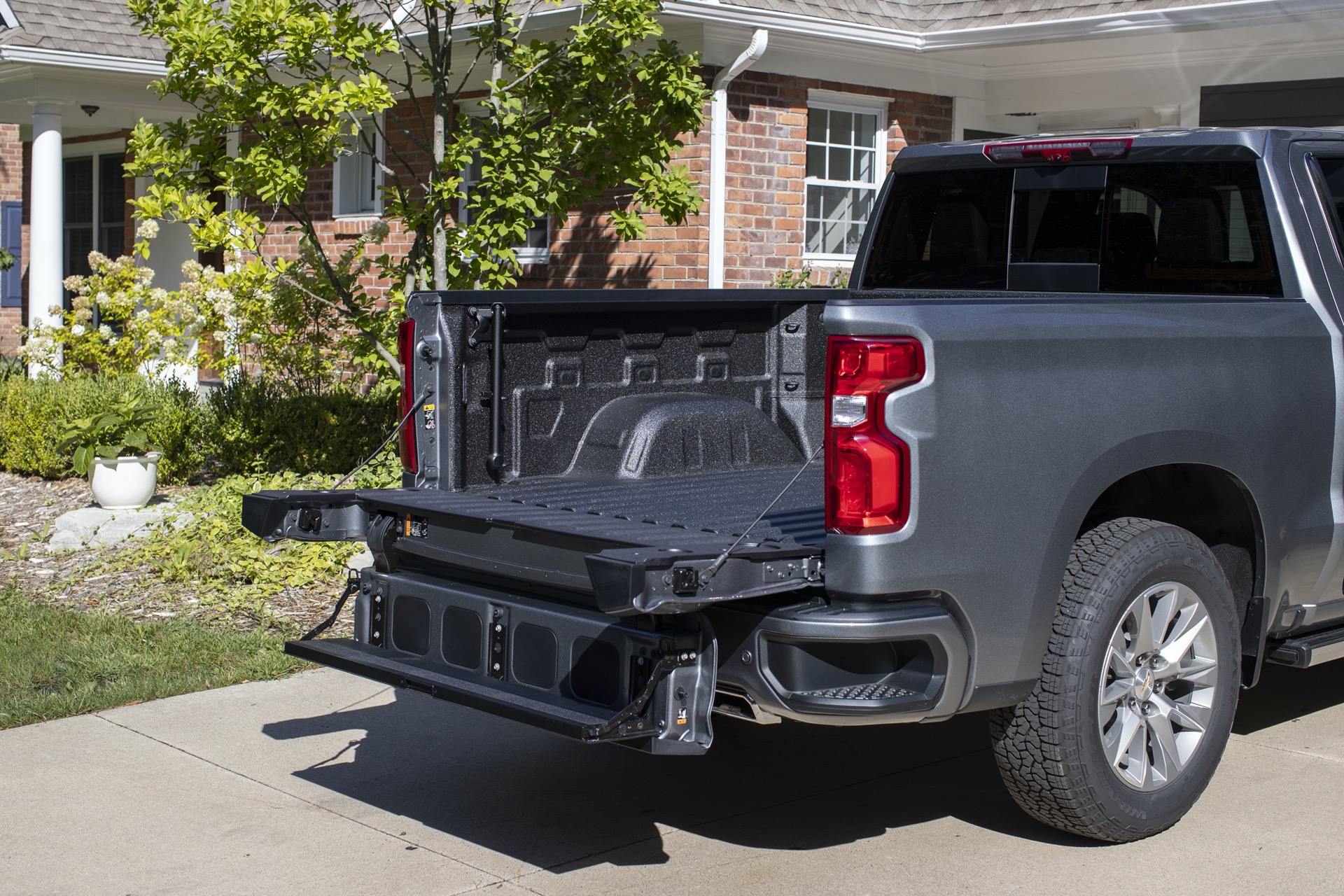 2021 Chevrolet Silverado gets 6-way tailgate, more towing ...